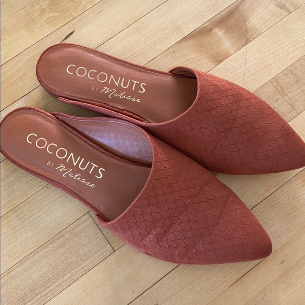 Coconuts by Matisse Rust-Colored Mules